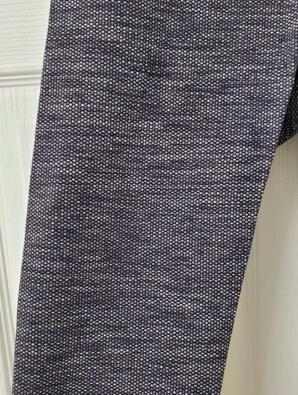 Lululemon Heathered Grey And Black Womens Active Capri Leggings Size 4 - Picture 7 of 7